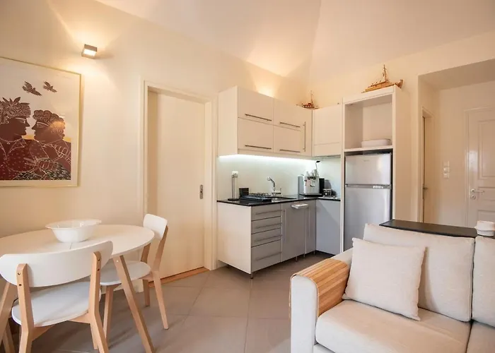 Endless Blue, Your Seaside Escape In Plati Gialos